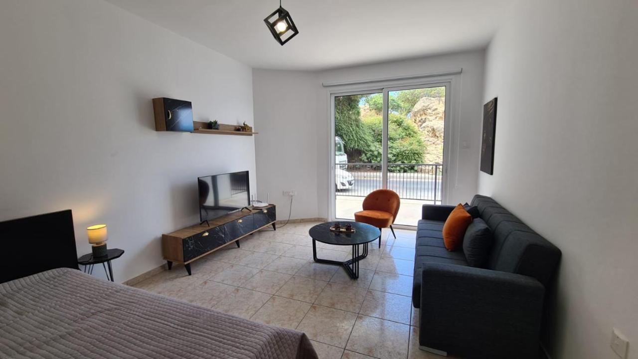 Laertis Apartments - By Imh Travel & Tours Paphos Exteriör bild