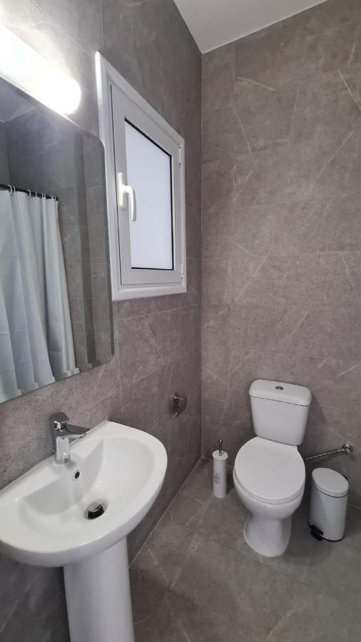 Laertis Apartments - By Imh Travel & Tours Paphos Exteriör bild