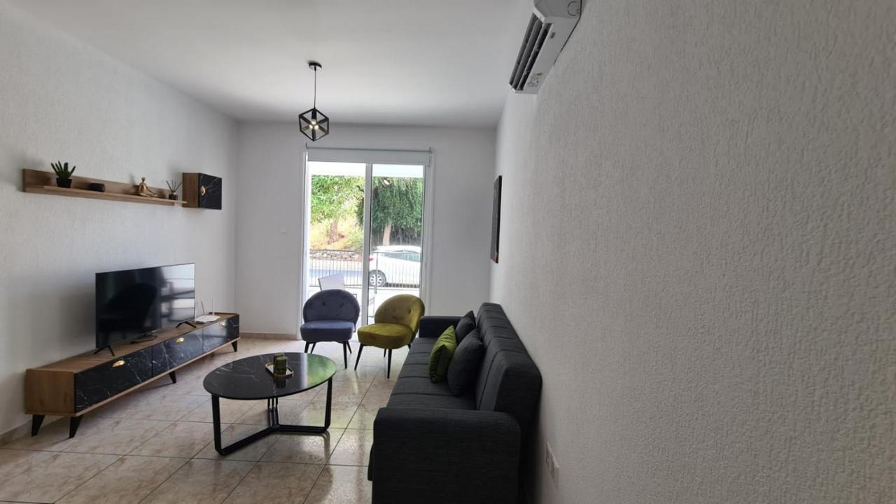 Laertis Apartments - By Imh Travel & Tours Paphos Exteriör bild