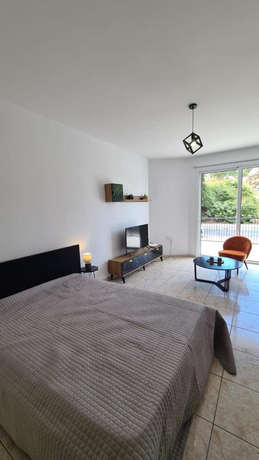 Laertis Apartments - By Imh Travel & Tours Paphos Exteriör bild
