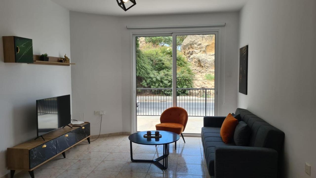 Laertis Apartments - By Imh Travel & Tours Paphos Exteriör bild