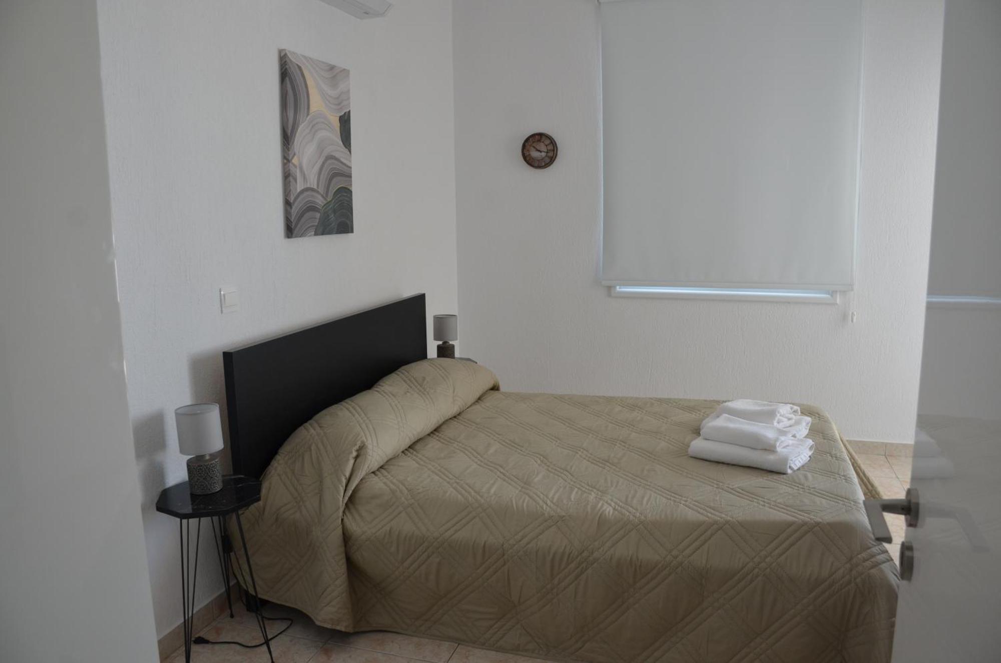 Laertis Apartments - By Imh Travel & Tours Paphos Exteriör bild