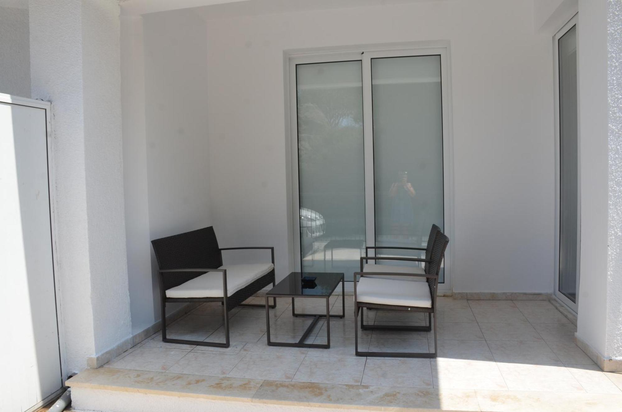 Laertis Apartments - By Imh Travel & Tours Paphos Exteriör bild