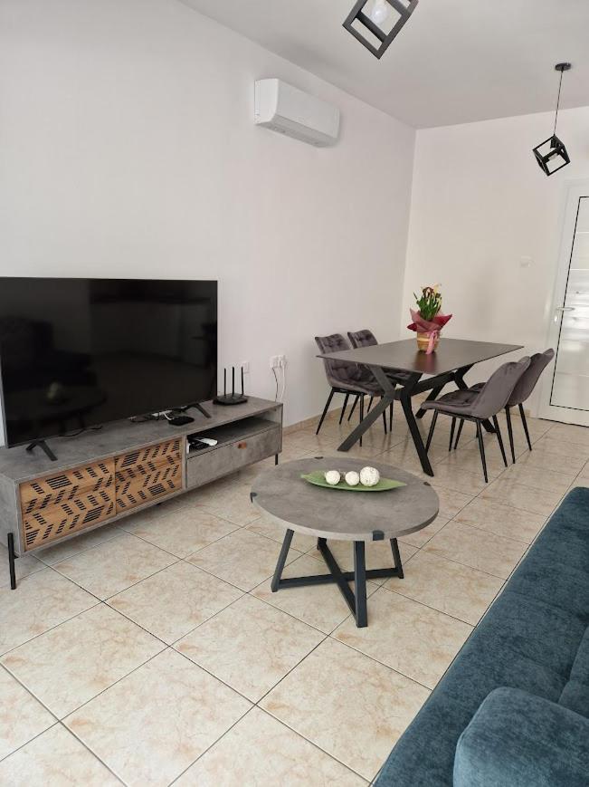 Laertis Apartments - By Imh Travel & Tours Paphos Exteriör bild