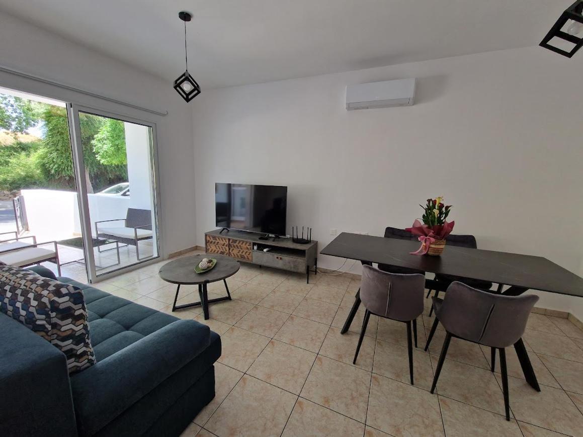 Laertis Apartments - By Imh Travel & Tours Paphos Exteriör bild
