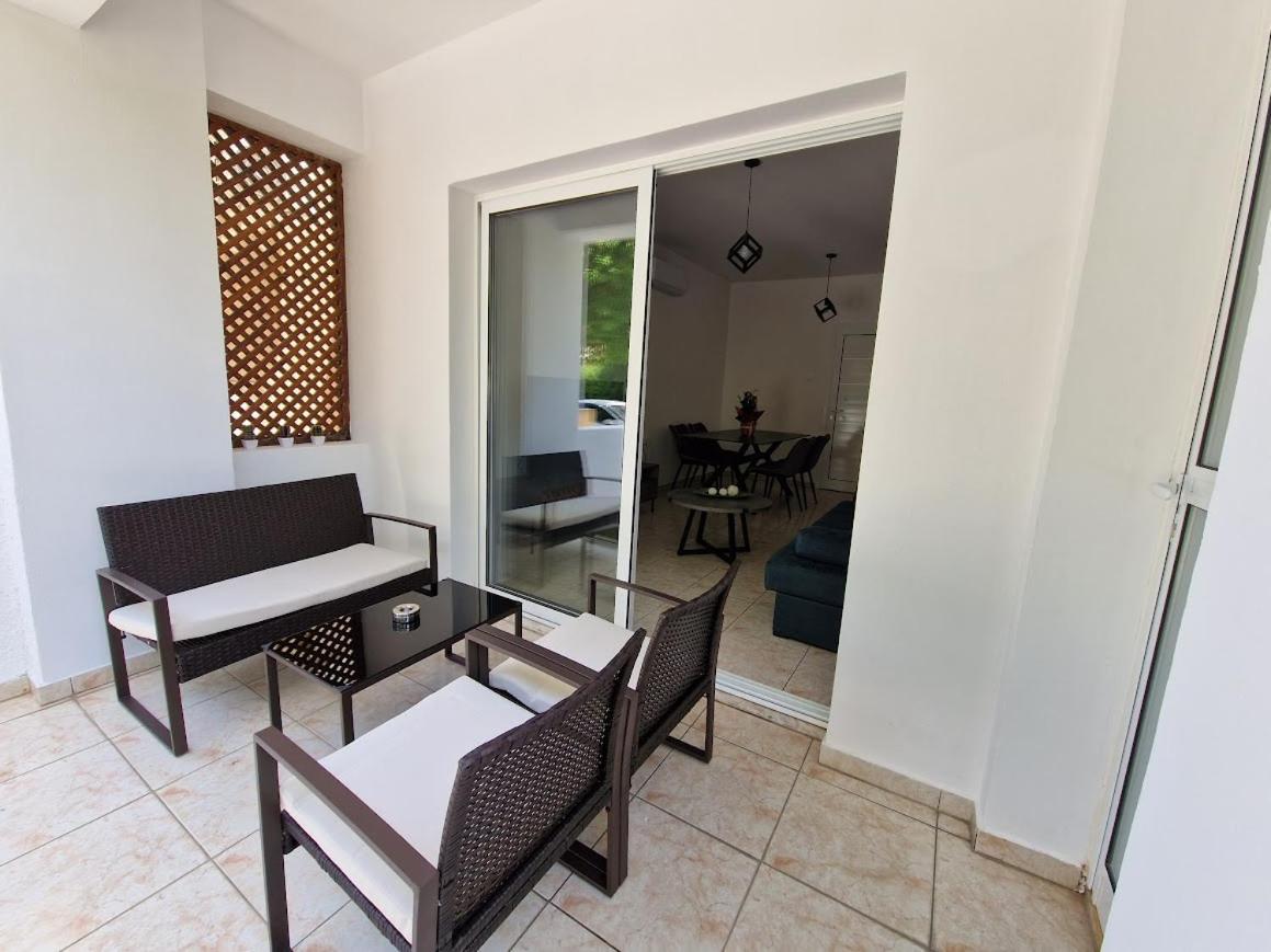 Laertis Apartments - By Imh Travel & Tours Paphos Exteriör bild
