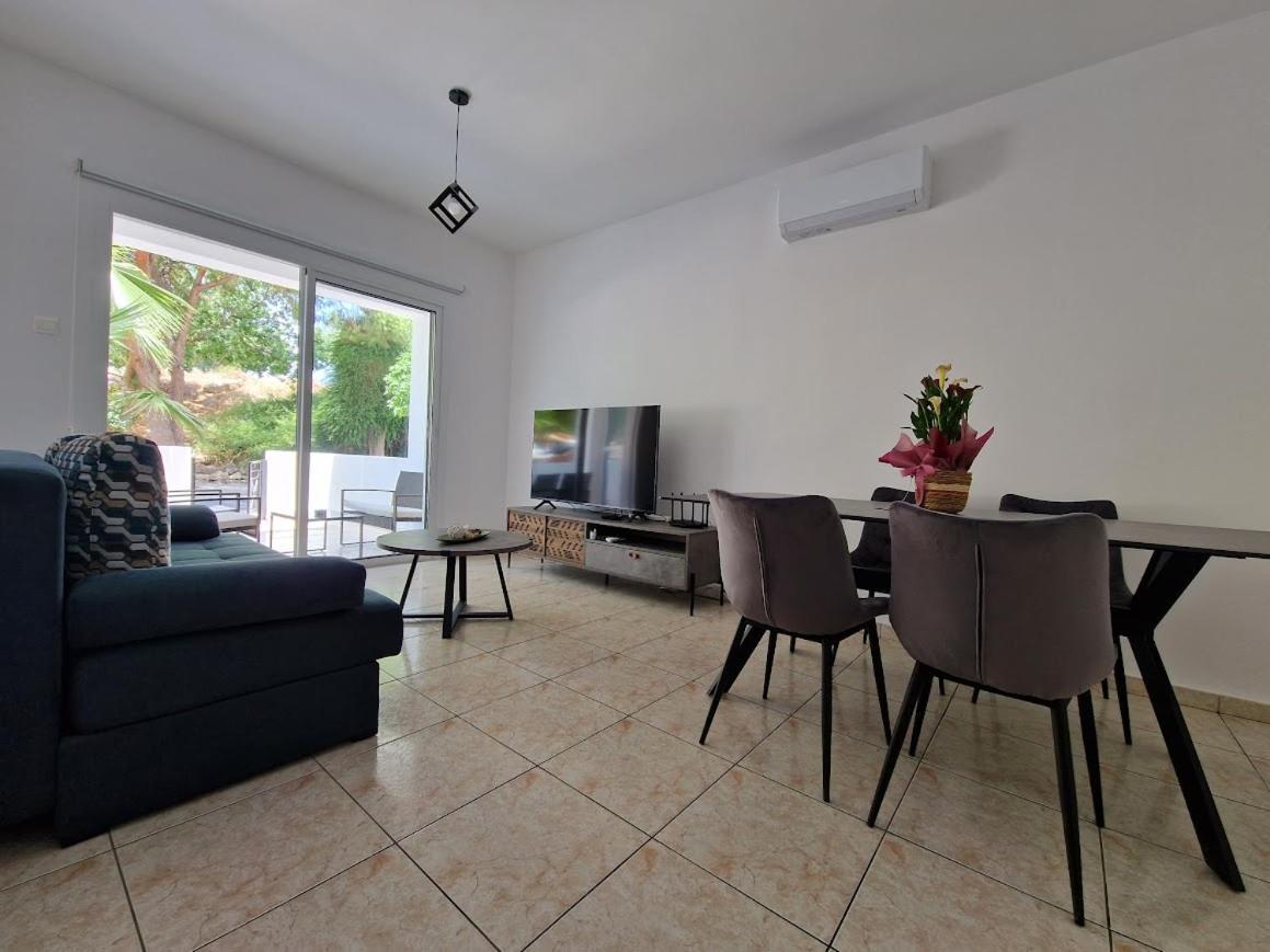 Laertis Apartments - By Imh Travel & Tours Paphos Exteriör bild