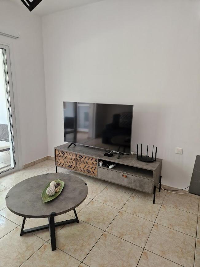 Laertis Apartments - By Imh Travel & Tours Paphos Exteriör bild
