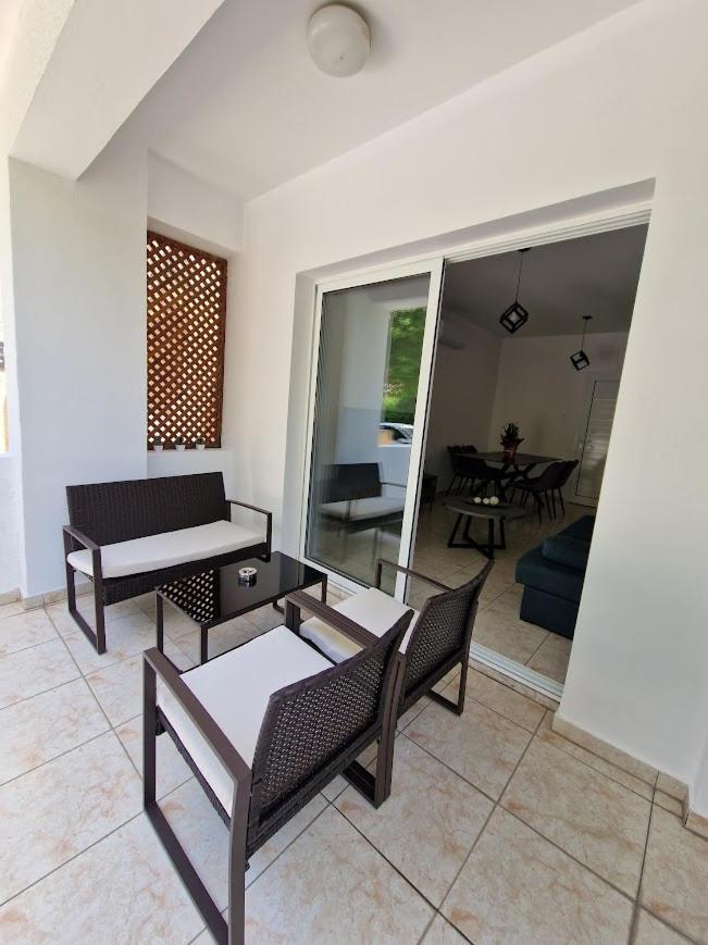 Laertis Apartments - By Imh Travel & Tours Paphos Exteriör bild