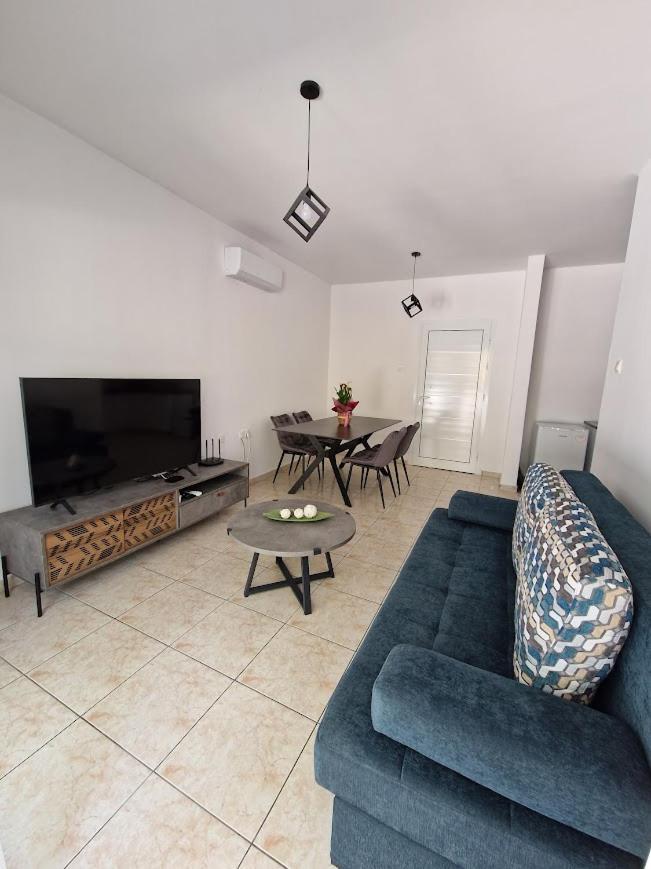 Laertis Apartments - By Imh Travel & Tours Paphos Exteriör bild
