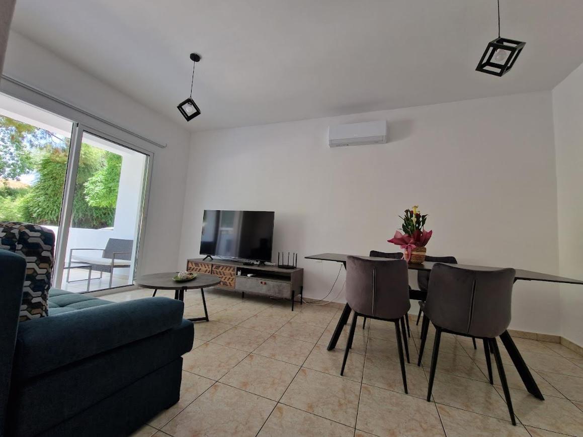 Laertis Apartments - By Imh Travel & Tours Paphos Exteriör bild